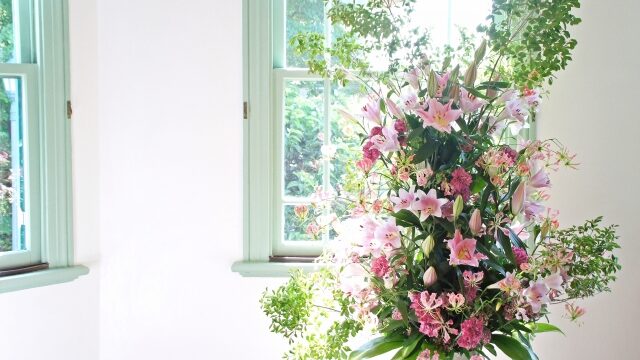 窓とお花